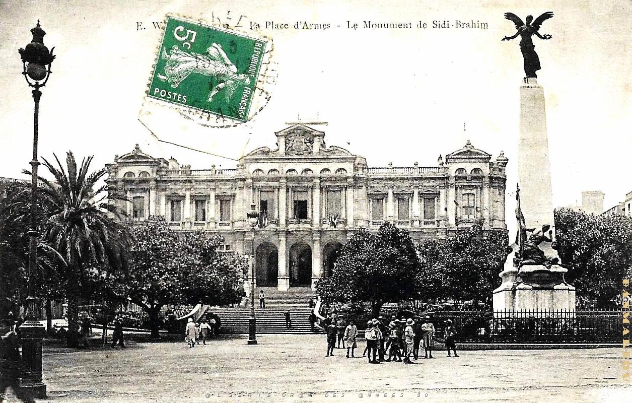 2583- Oran - Place d'Armes - Monument Sidi-Brahim - 1915.jpg